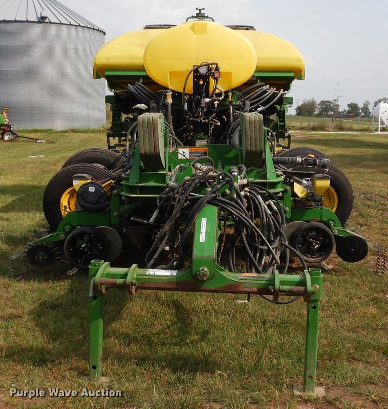 image for item FR9032 2011 John Deere 1770NT no-till planter
