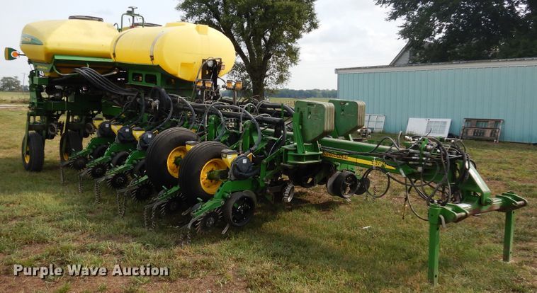 image for item FR9032 2011 John Deere 1770NT no-till planter