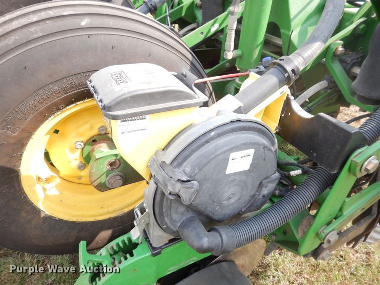 image for item FR9032 2011 John Deere 1770NT no-till planter