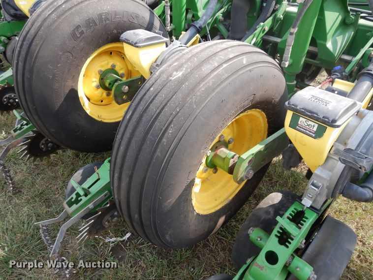 image for item FR9032 2011 John Deere 1770NT no-till planter