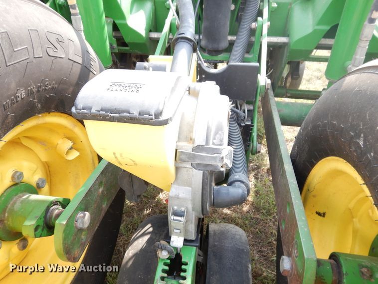 image for item FR9032 2011 John Deere 1770NT no-till planter
