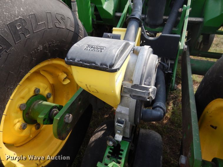 image for item FR9032 2011 John Deere 1770NT no-till planter