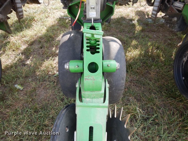 image for item FR9032 2011 John Deere 1770NT no-till planter
