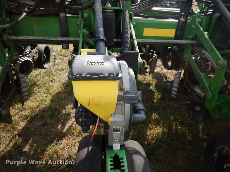 image for item FR9032 2011 John Deere 1770NT no-till planter