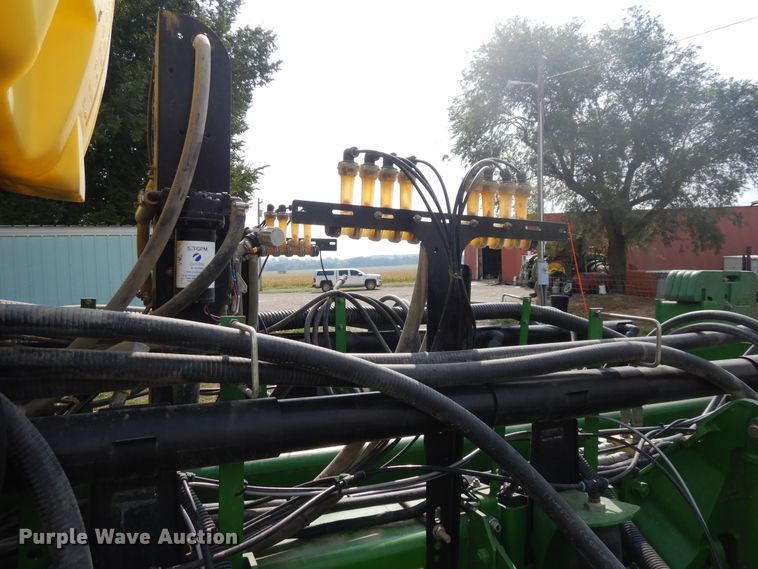 image for item FR9032 2011 John Deere 1770NT no-till planter