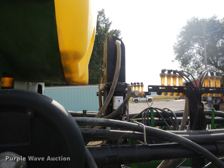 image for item FR9032 2011 John Deere 1770NT no-till planter