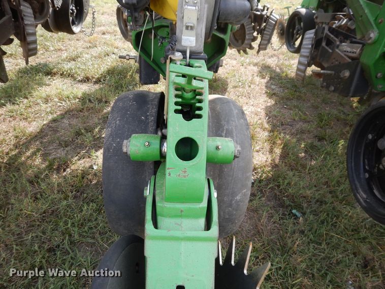 image for item FR9032 2011 John Deere 1770NT no-till planter