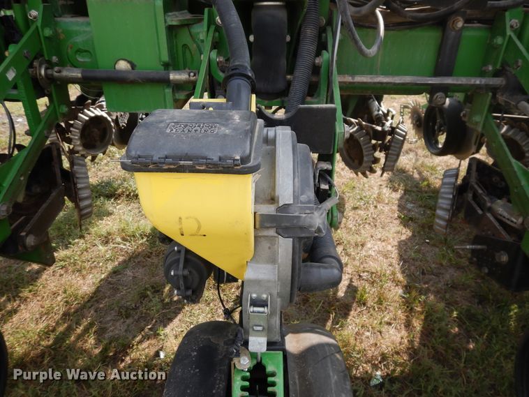 image for item FR9032 2011 John Deere 1770NT no-till planter