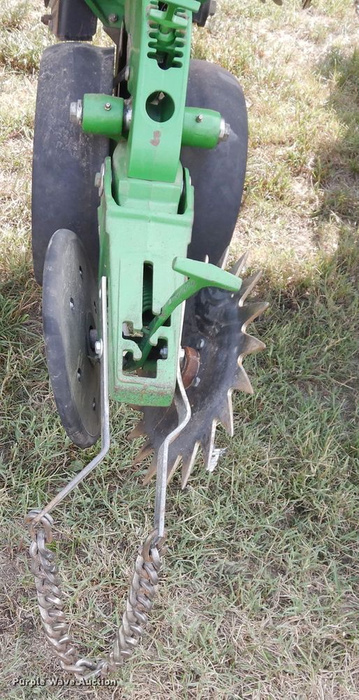 image for item FR9032 2011 John Deere 1770NT no-till planter