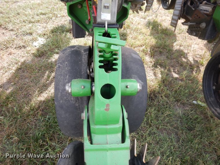 image for item FR9032 2011 John Deere 1770NT no-till planter