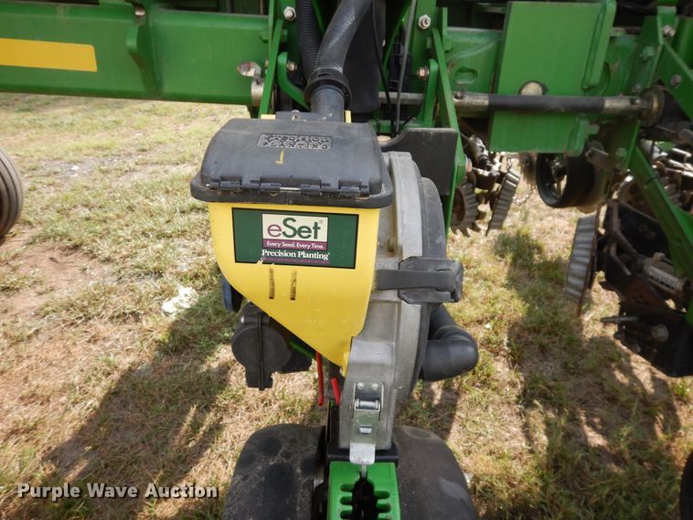 image for item FR9032 2011 John Deere 1770NT no-till planter