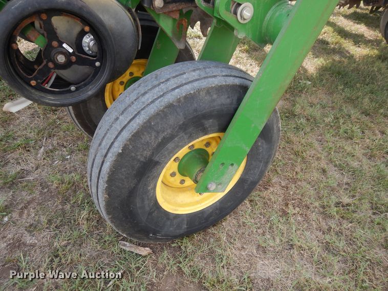 image for item FR9032 2011 John Deere 1770NT no-till planter
