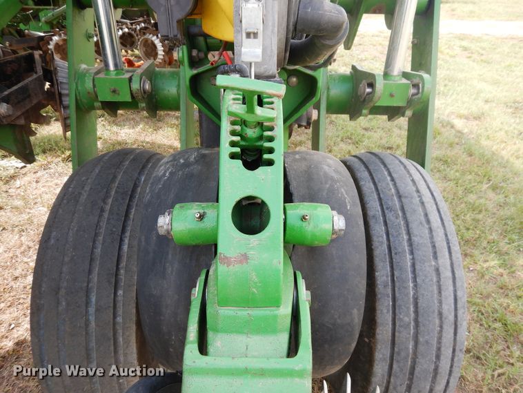 image for item FR9032 2011 John Deere 1770NT no-till planter