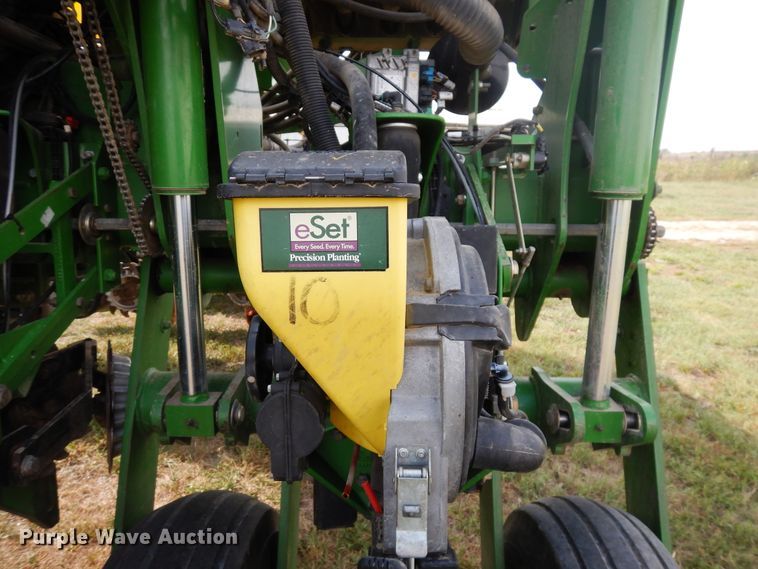 image for item FR9032 2011 John Deere 1770NT no-till planter