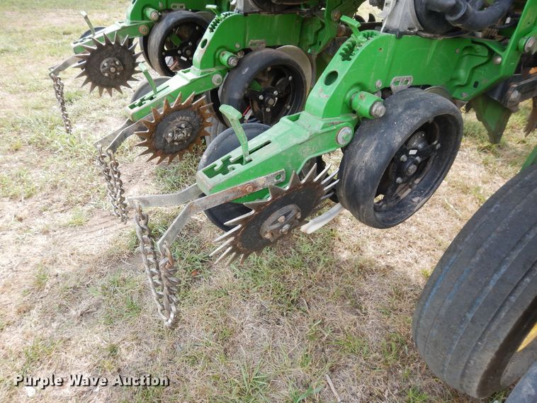 image for item FR9032 2011 John Deere 1770NT no-till planter