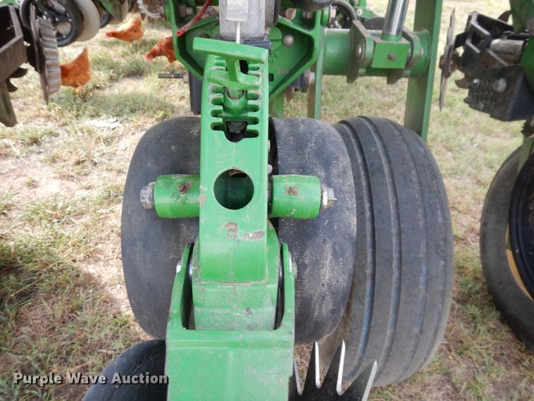 image for item FR9032 2011 John Deere 1770NT no-till planter