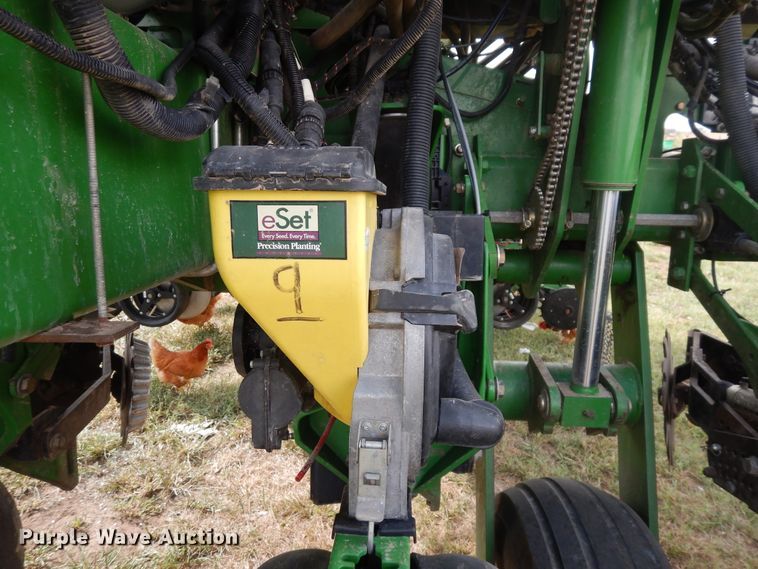 image for item FR9032 2011 John Deere 1770NT no-till planter