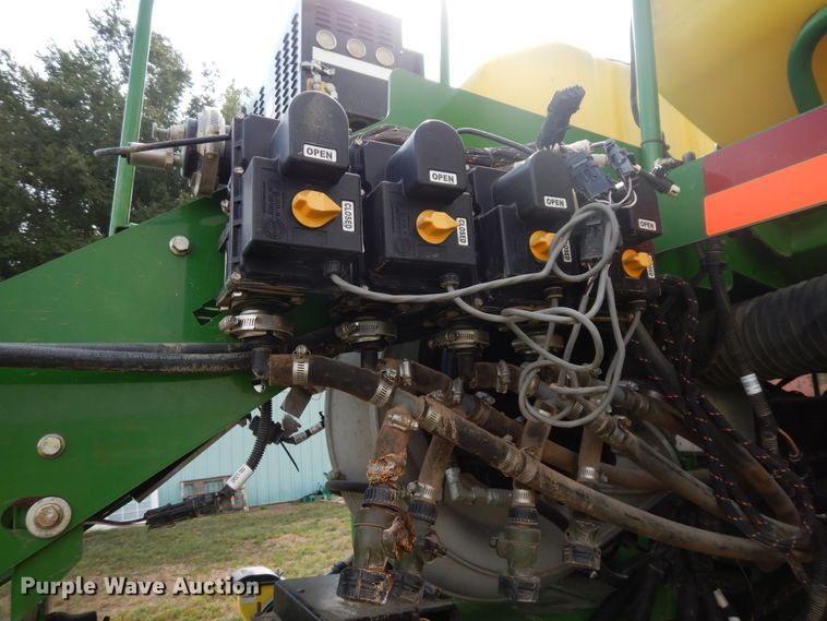 image for item FR9032 2011 John Deere 1770NT no-till planter