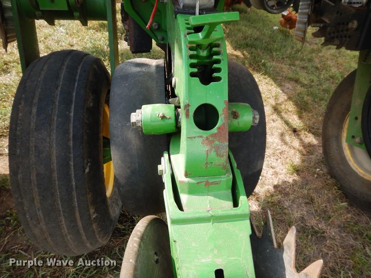 image for item FR9032 2011 John Deere 1770NT no-till planter