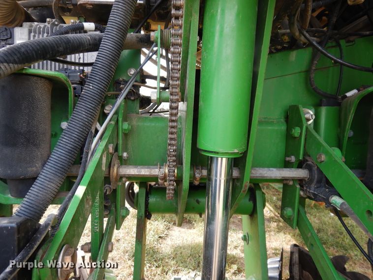 image for item FR9032 2011 John Deere 1770NT no-till planter