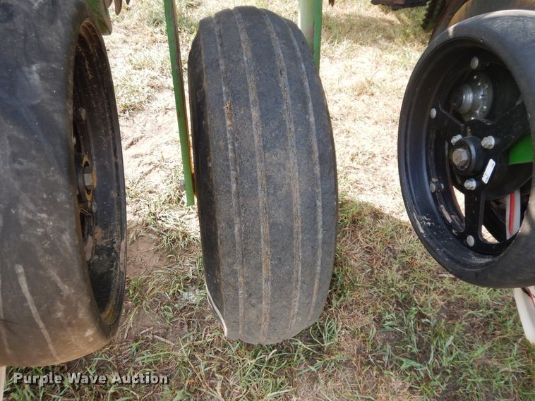 image for item FR9032 2011 John Deere 1770NT no-till planter