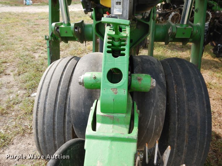 image for item FR9032 2011 John Deere 1770NT no-till planter