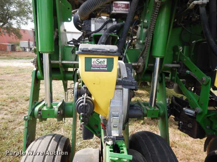 image for item FR9032 2011 John Deere 1770NT no-till planter