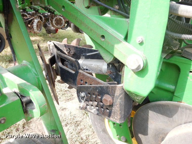 image for item FR9032 2011 John Deere 1770NT no-till planter