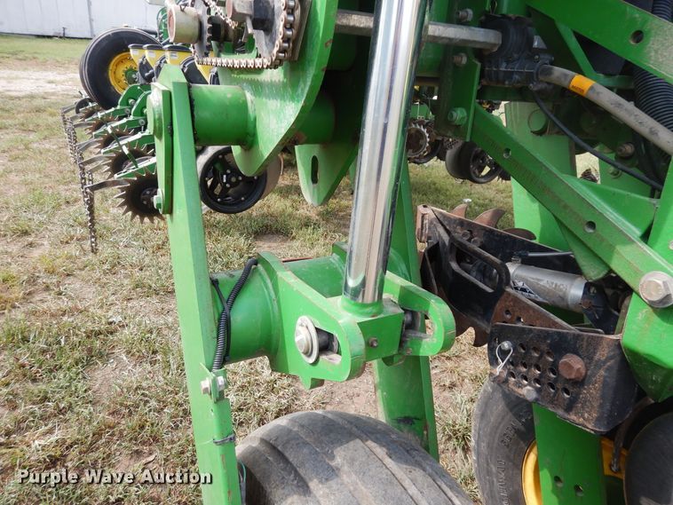 image for item FR9032 2011 John Deere 1770NT no-till planter