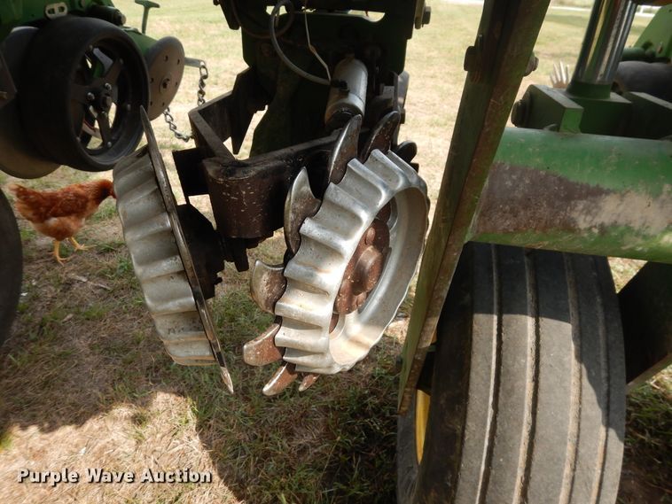 image for item FR9032 2011 John Deere 1770NT no-till planter