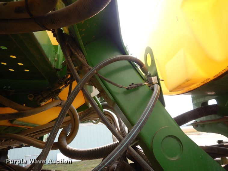 image for item FR9032 2011 John Deere 1770NT no-till planter