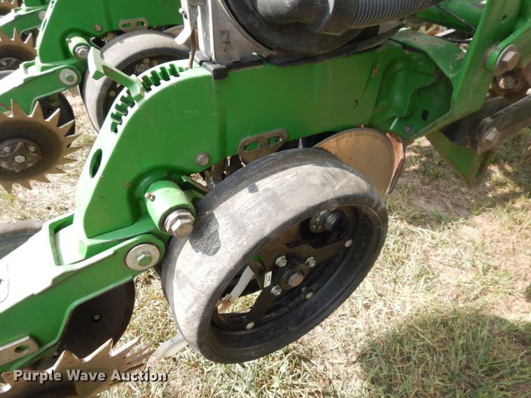 image for item FR9032 2011 John Deere 1770NT no-till planter