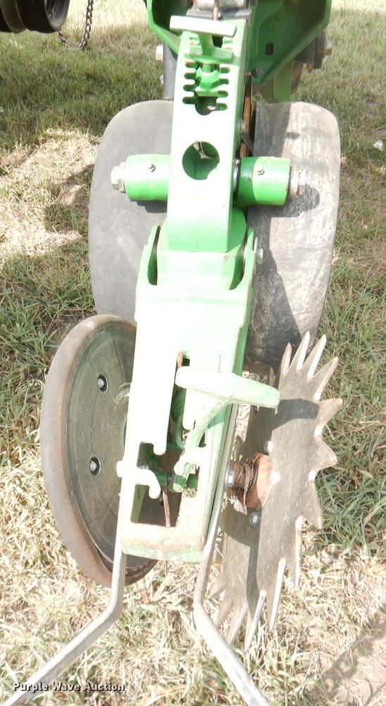 image for item FR9032 2011 John Deere 1770NT no-till planter