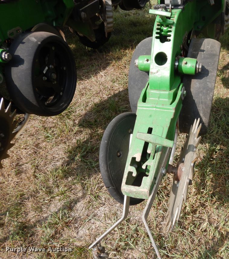 image for item FR9032 2011 John Deere 1770NT no-till planter