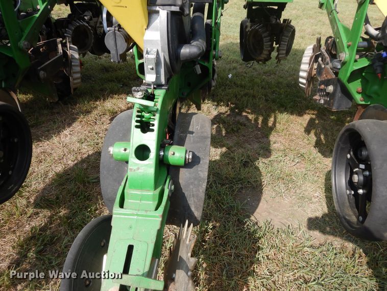 image for item FR9032 2011 John Deere 1770NT no-till planter