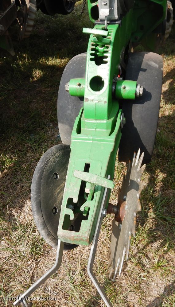 image for item FR9032 2011 John Deere 1770NT no-till planter