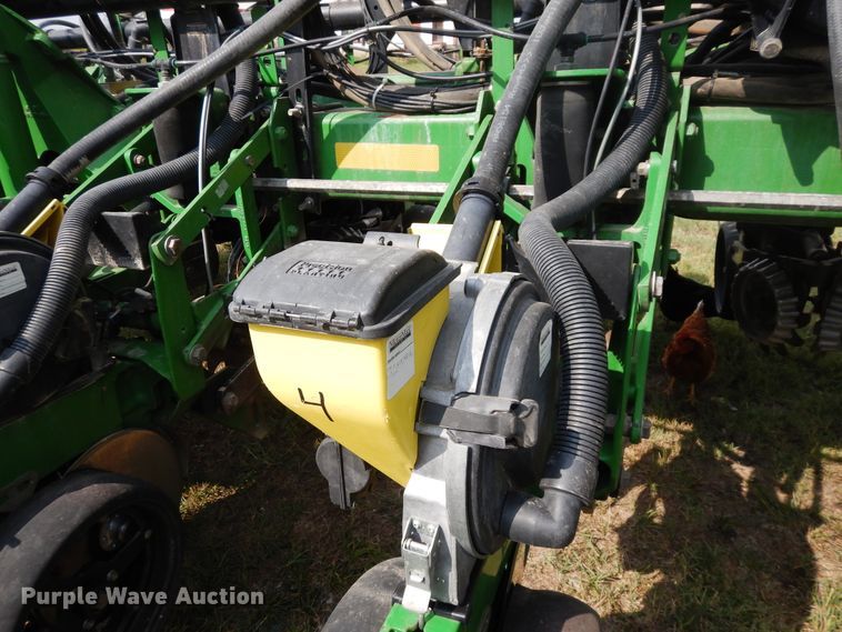 image for item FR9032 2011 John Deere 1770NT no-till planter