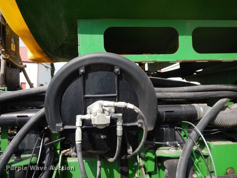 image for item FR9032 2011 John Deere 1770NT no-till planter