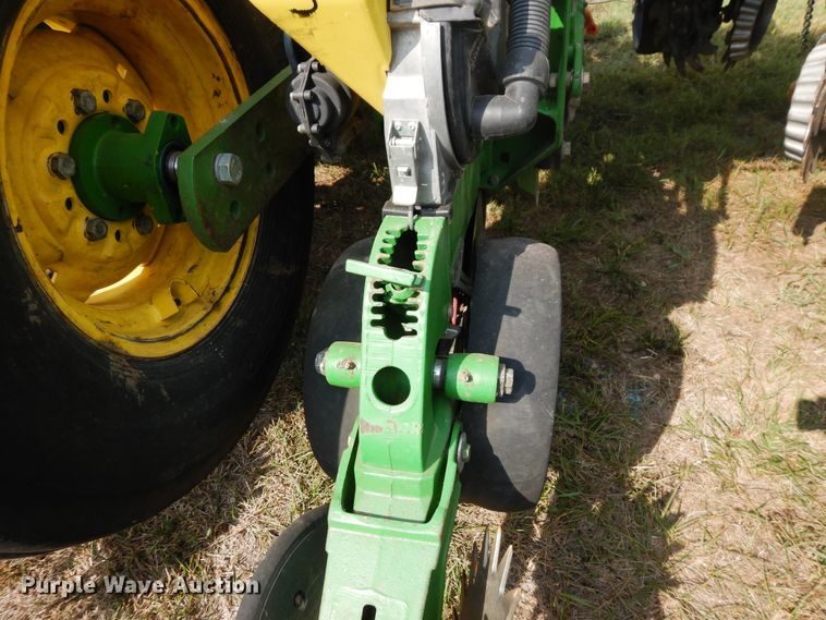 image for item FR9032 2011 John Deere 1770NT no-till planter