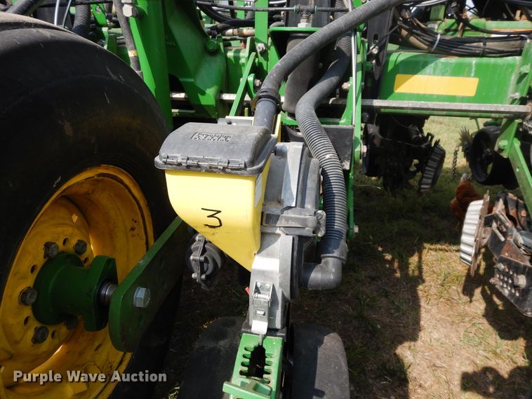 image for item FR9032 2011 John Deere 1770NT no-till planter