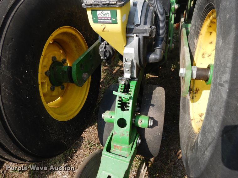 image for item FR9032 2011 John Deere 1770NT no-till planter