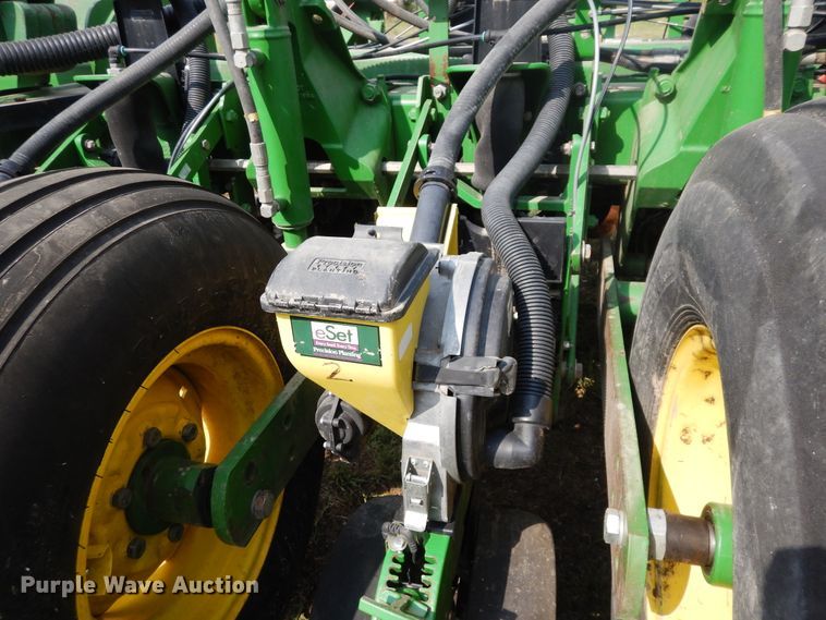 image for item FR9032 2011 John Deere 1770NT no-till planter