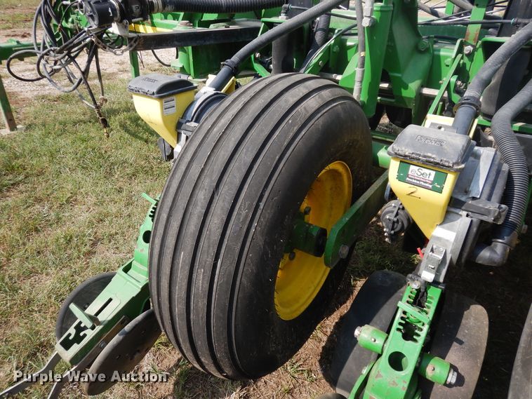 image for item FR9032 2011 John Deere 1770NT no-till planter