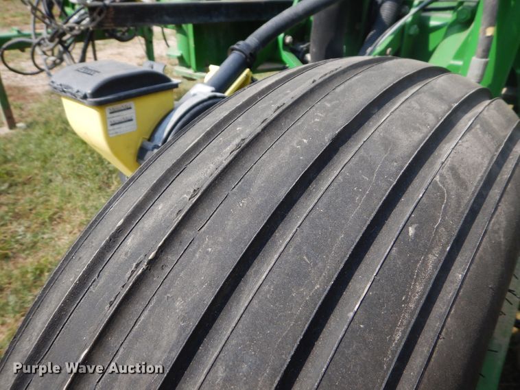 image for item FR9032 2011 John Deere 1770NT no-till planter