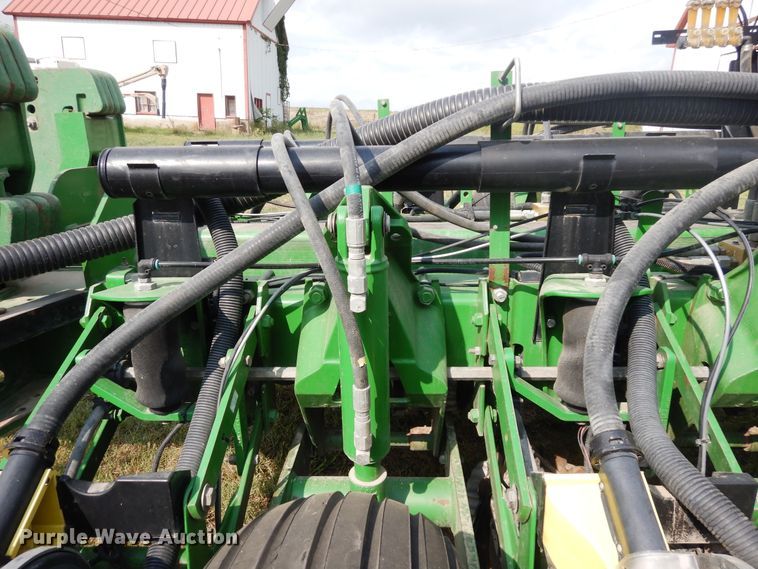 image for item FR9032 2011 John Deere 1770NT no-till planter