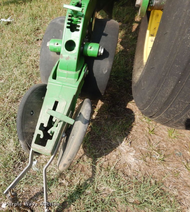 image for item FR9032 2011 John Deere 1770NT no-till planter