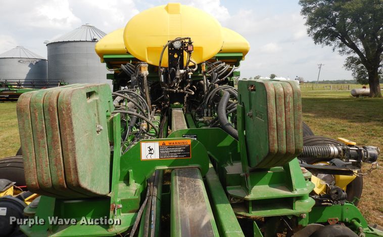 image for item FR9032 2011 John Deere 1770NT no-till planter