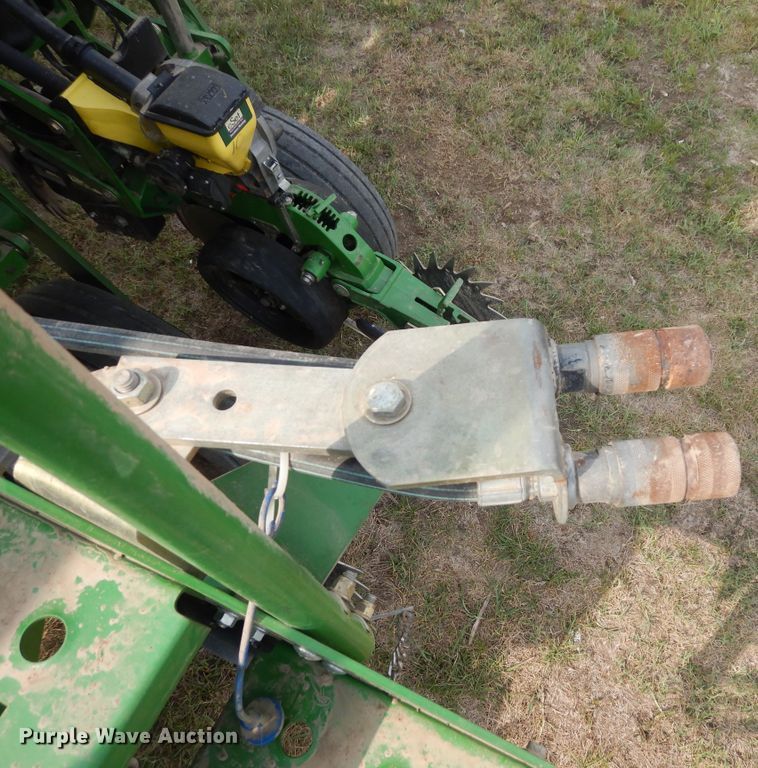 image for item FR9032 2011 John Deere 1770NT no-till planter