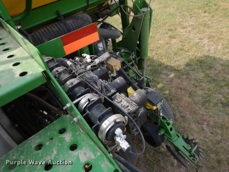 image for item FR9032 2011 John Deere 1770NT no-till planter