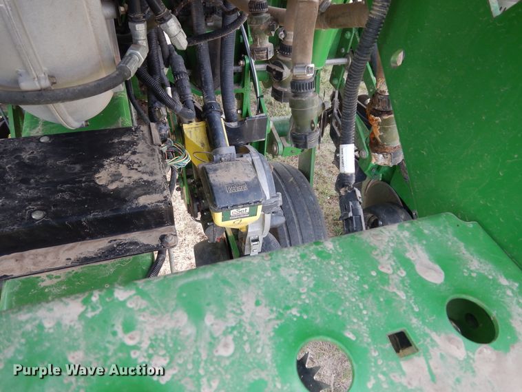 image for item FR9032 2011 John Deere 1770NT no-till planter